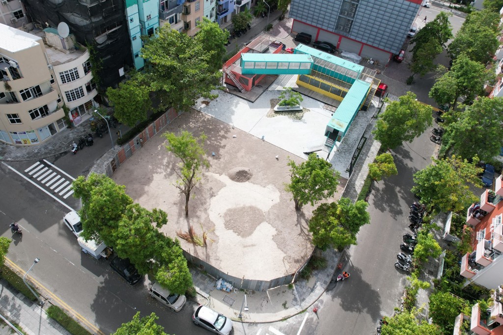 Hulhumale ge Container park in cafe'  hingaane bayaku hoadhanee
