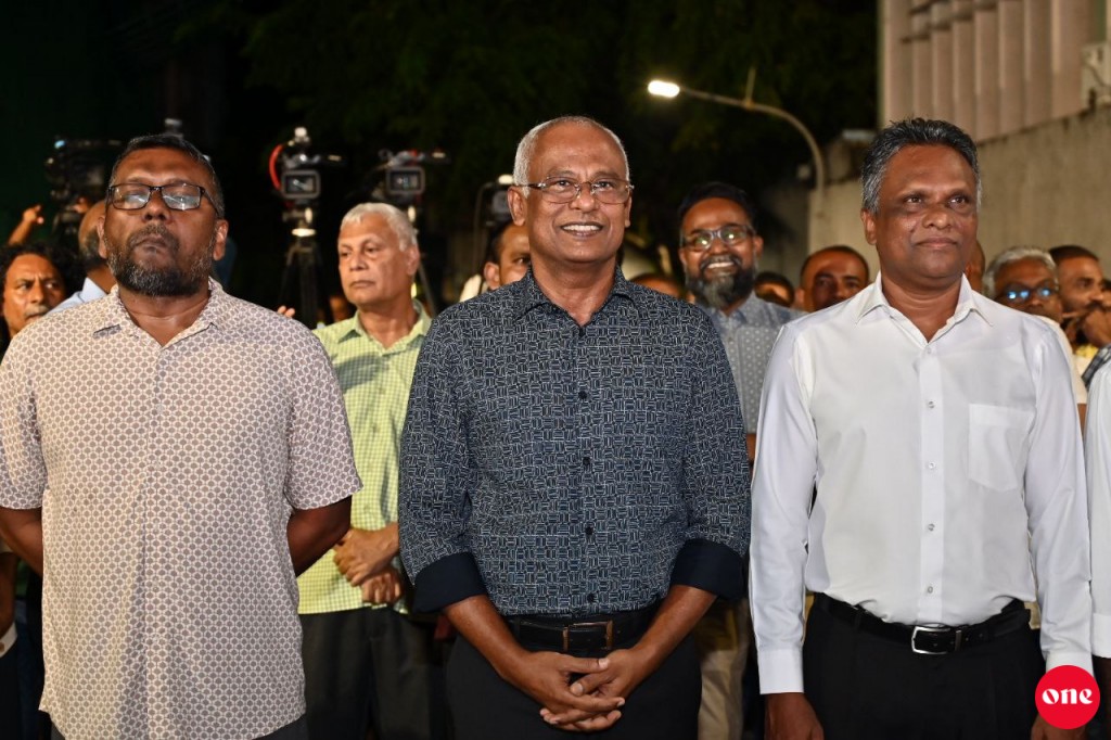 Male' ge mayor kamah vaadha kuravvaa Azim ge campaign rasmeekoh fashaifi