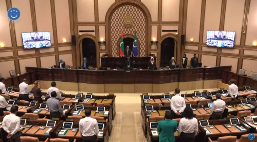 Usmaan Abdullah ge handhaanugai majilis gai sukootheh genesfi