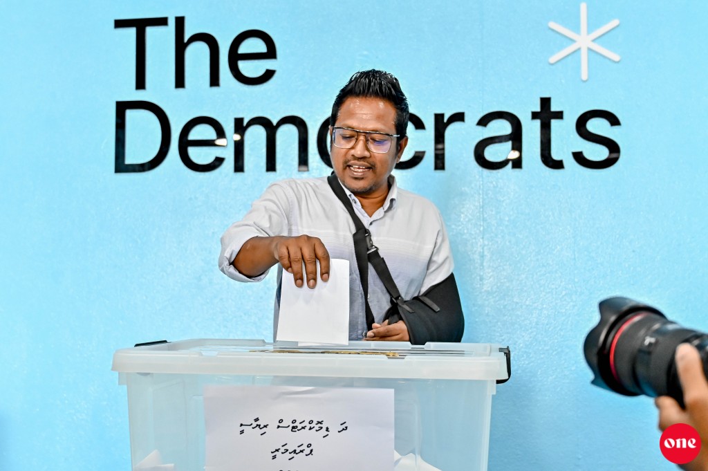 Democrats ge raees kamah Inth kurimathi lavvaifi
