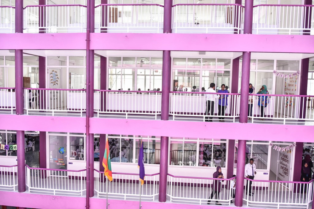 2.3 million aa eku mandhu collage ah imaaraatheh libendhen mahaku 155,000 rufiya dheyn hushahelhi massala nubeli
