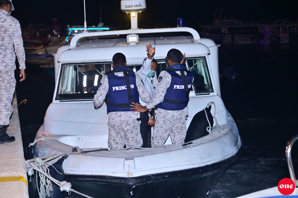 #OnePhoto : Raees Yameen en'buri jail ah, supporterun magumachchah