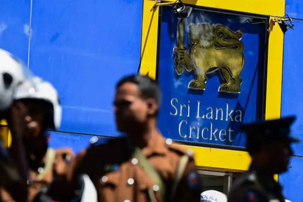 Sarukaaruge nufoozu vadhefaivaa kamag bune, Sri Lanka cricket suspend koffi