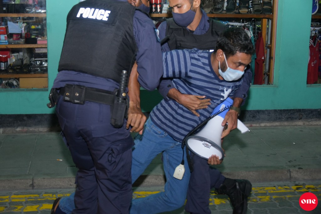 #OnePhoto: Sarukaaru isthiufaa ah govai, progressive coalition inn kuramun gendhaa silsilaa muzaaharaa