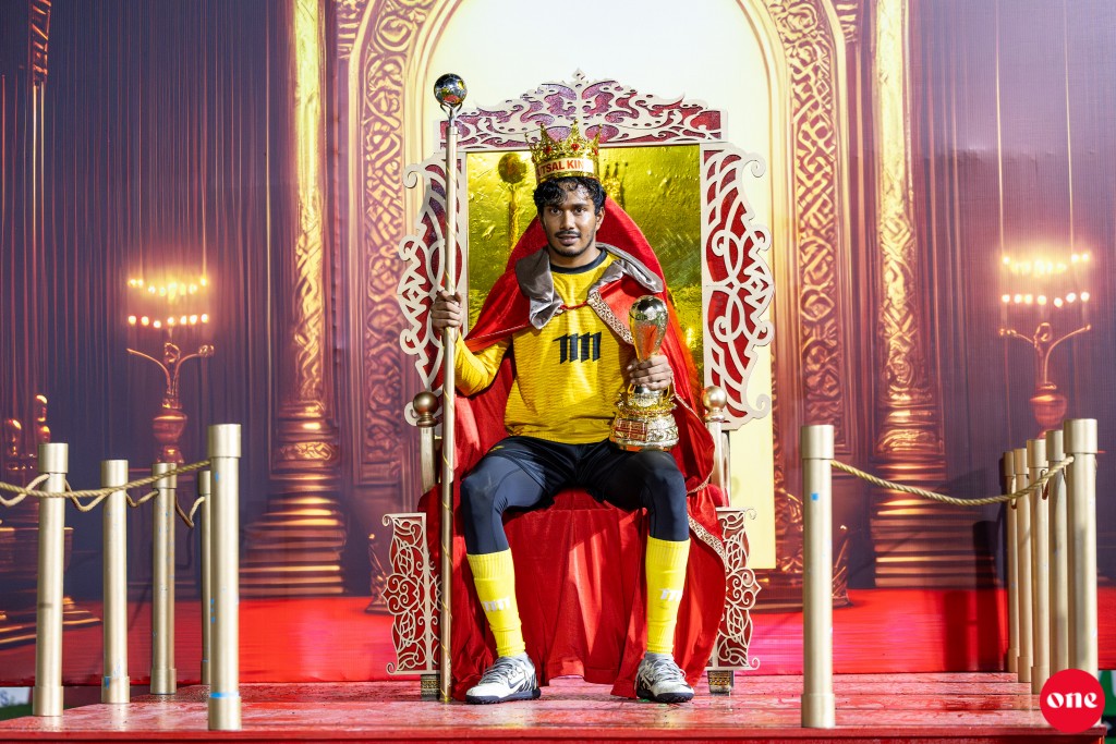 Heeves nukoh huttai thaareehee ''King'' akah: Saleel keeper in hevvaalaifi!