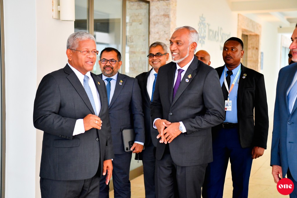 Photo: Raees Muizzu, Seychelles ge Raees aa bahdhalu kurehvun