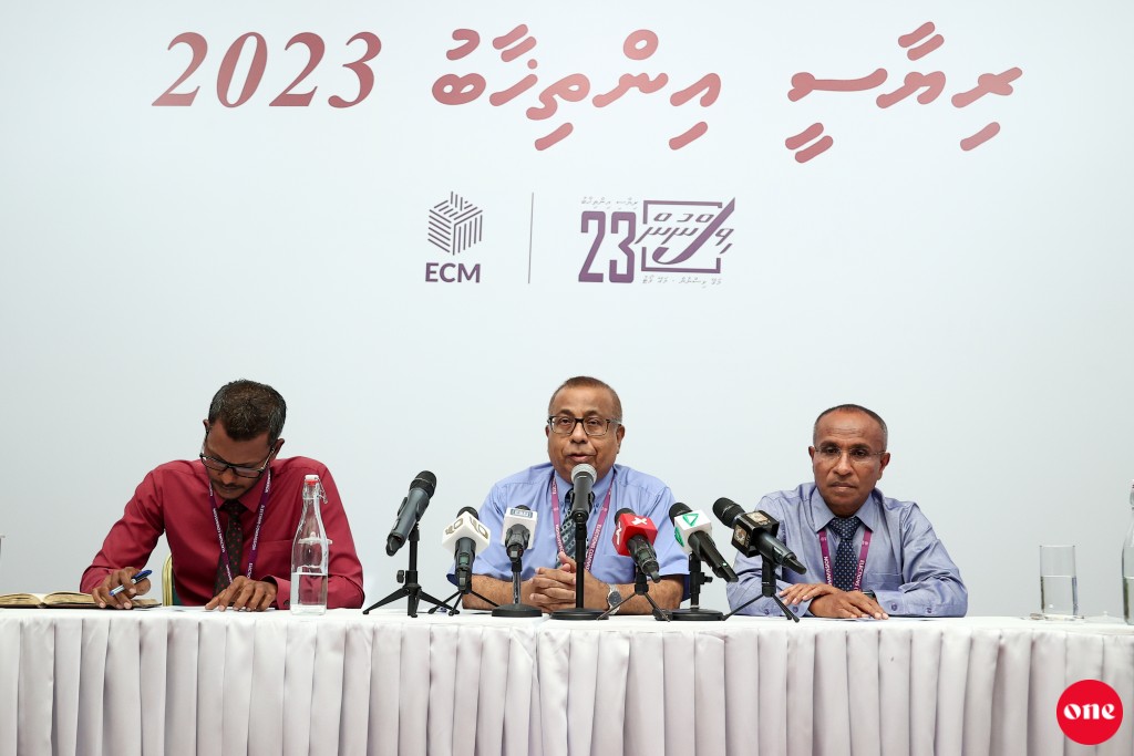 Yameen edhey gotha gaanoonu maana kohfinama hukumugai thibi kuhverinah ves inthihaabugai vaadha kureveyne: EC