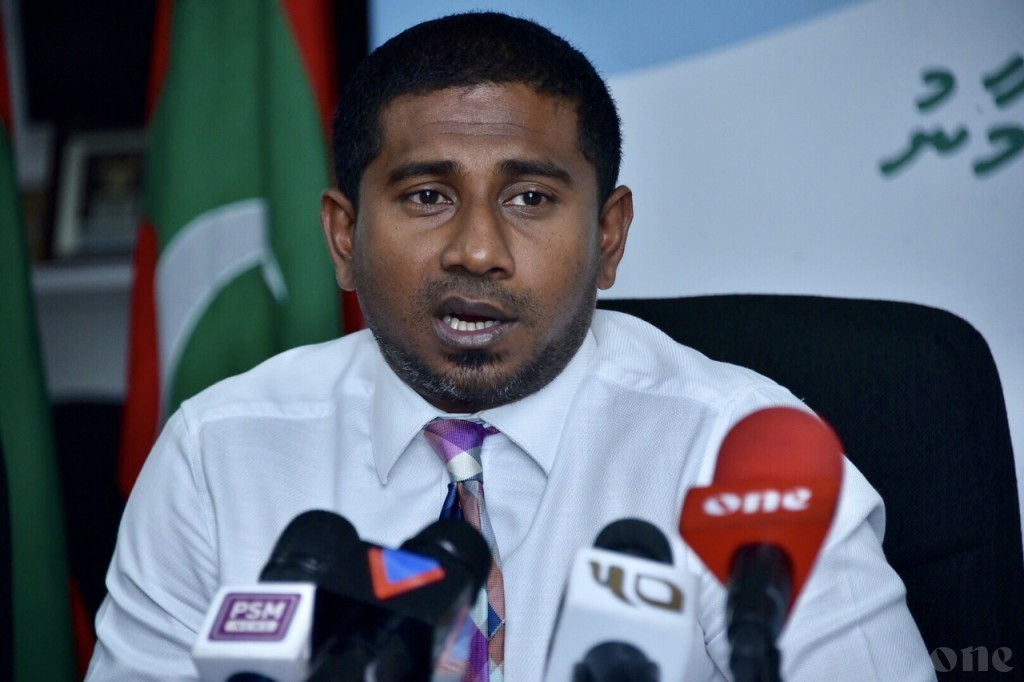 Dhauvaa ufulee zaathee vegen, isthiufaa nudheynan: Mahloof