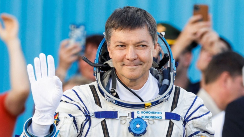 Javvugai emme gina dhuvas heydhakuri record Russia ge Astronaut eh muguraalaifi