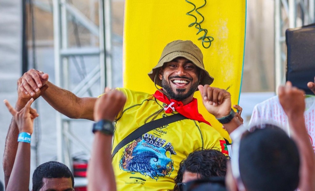 Shaam, dhuniyeyge champion kan 9 faharu hoadhaafaivaa Mike anekkaaves balikoffi