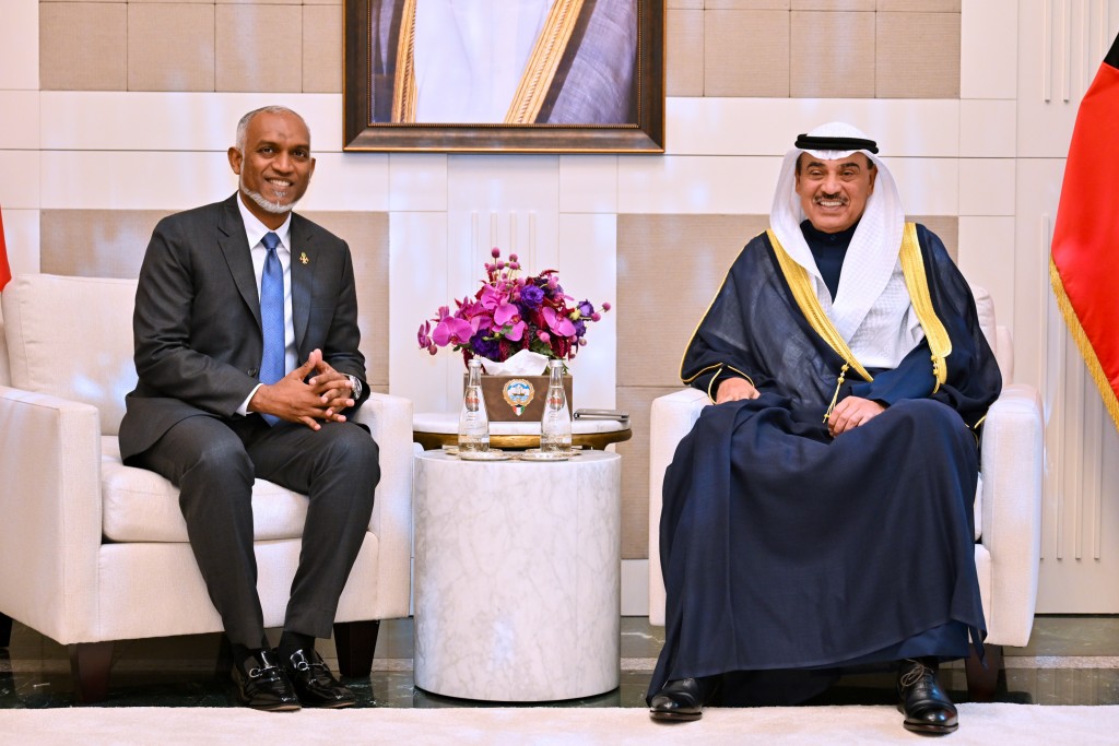 Kuwait ge gaumee dhuvahaai minivan dhuvahuge thahuniya Raees fonuvvaifi
