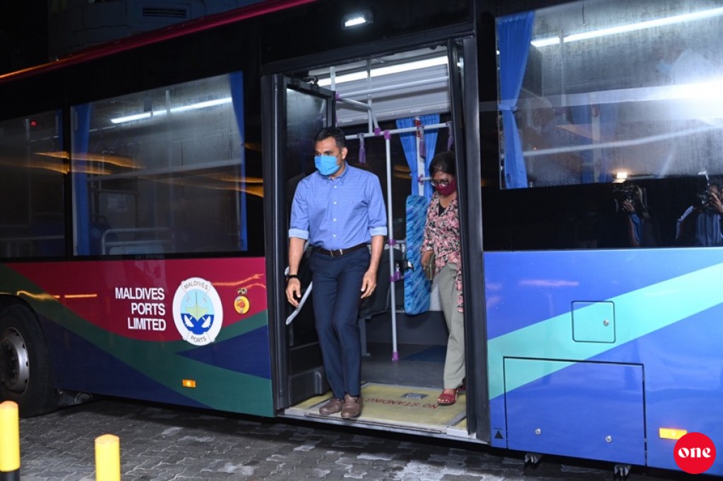 STO in Male' gai tharaggee kuri bus stop aai park hulhuvaifi