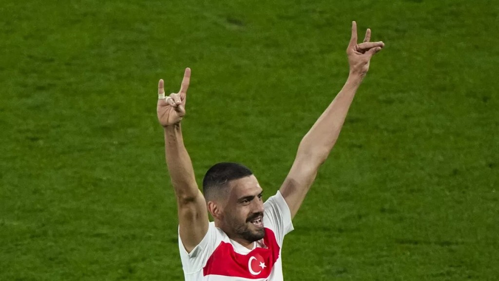 Demiral ufaaafaalhukuramun dhinTurkey ah haassa ''siyaasee messege''  UEFA in thahugeegu kuranee