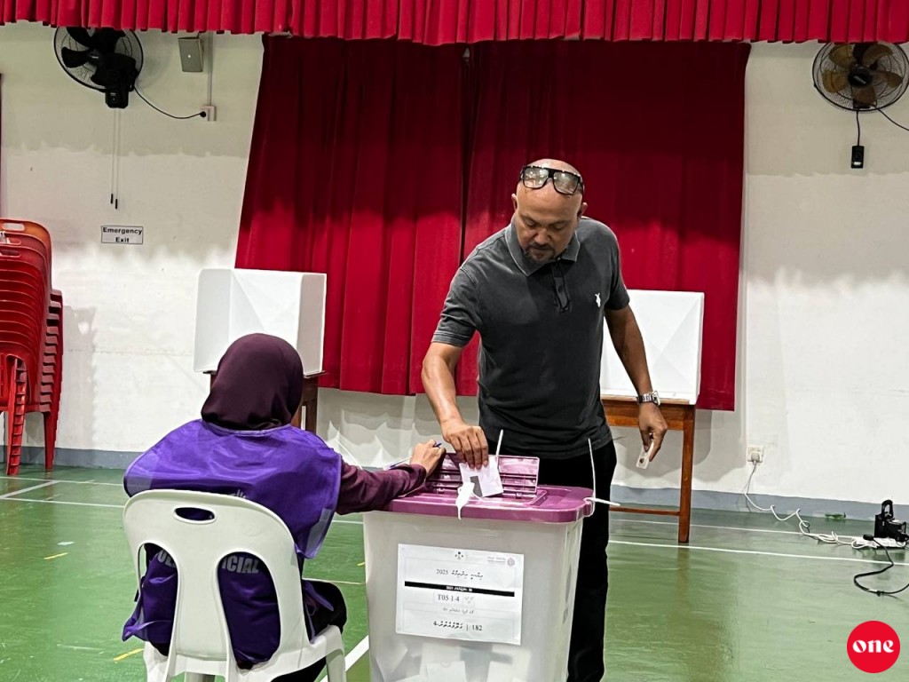 Addu City council ekulevey gothaa medhu hiyaluhoadhumah 18 vote foshi 