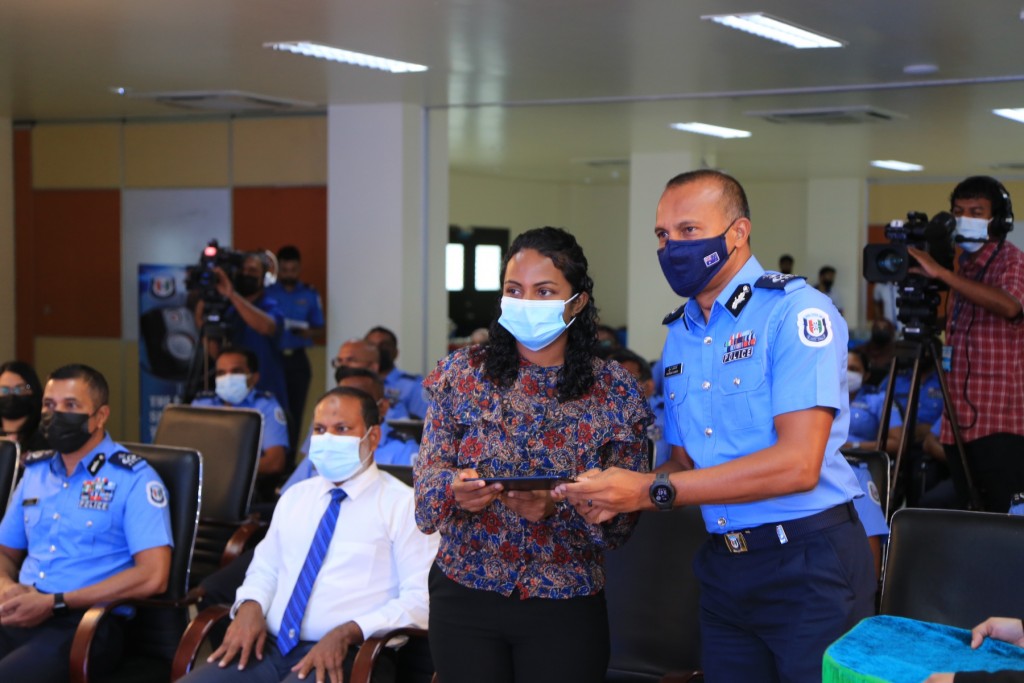 Fuluhun body worn camera beynun kuran fashaifi, furathama beynun kuraanee Male' aai Addu gai