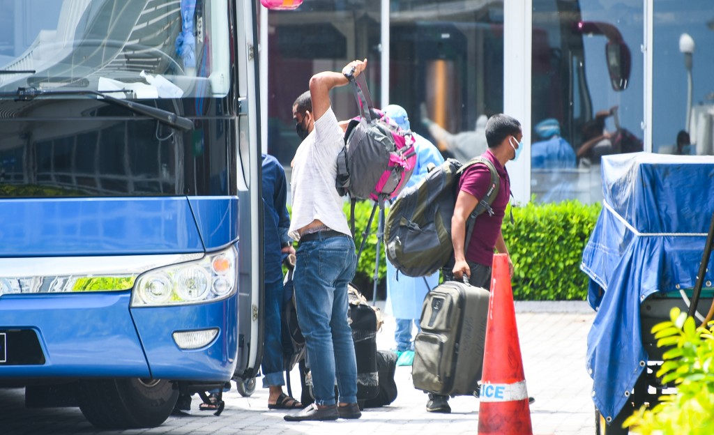 Thin masdhuvahuge thereygai Raajje naisfi nama, business visa baathilu kuraa gothah gavaaidhu islaahu koffi