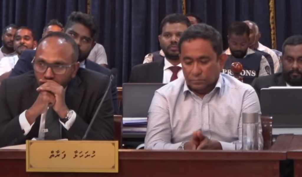 Yameen ge faraathun saabithu dharanee ge liyekiyuntha hushahlaafai nuvaathee Fandiyaaru Suood ge suvaalu thakei