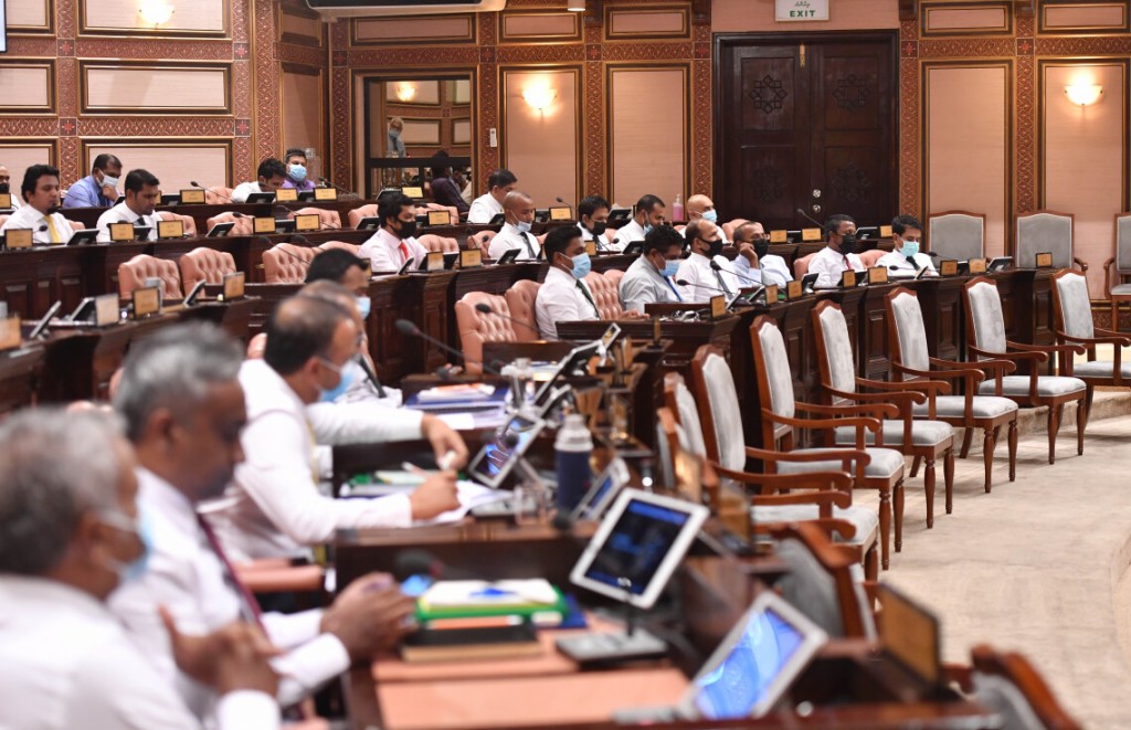 Bodu hiyaanaathuge thuhumathu kurevey enmen dhaulathuge magaamuthakun vakikuran hushahalhan majileehun faaskohffi