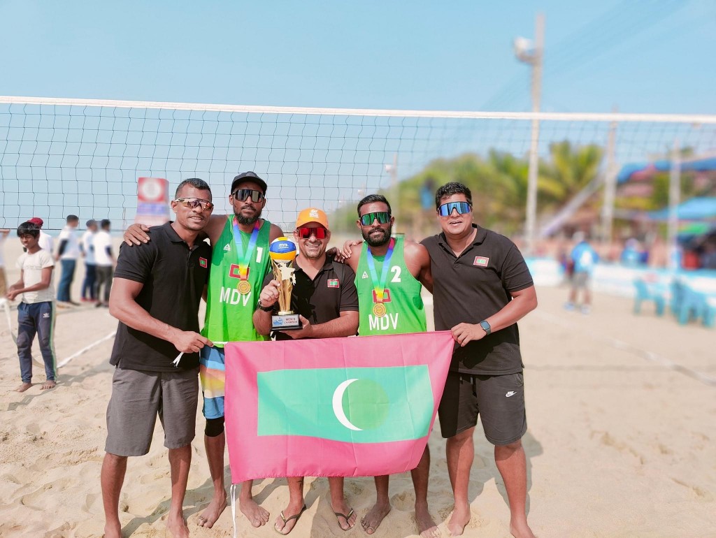 Thaareehu liyelai, Adam aai Kuda Kaattey ge pair in ran medal hoadhaifi