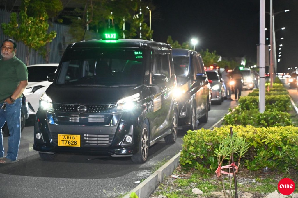 Kan'da alhaafaivaa agahvure bodu ageh baeh taxi thakun naganee