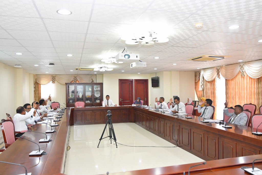 Audit office in hushahelhi 95 million ge badhalugai, 93.4 million rufiyaage budget eh dheyn committeen faas koffi