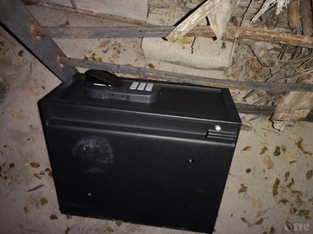 Safe and laptop stolen in Maalhos Court robbery