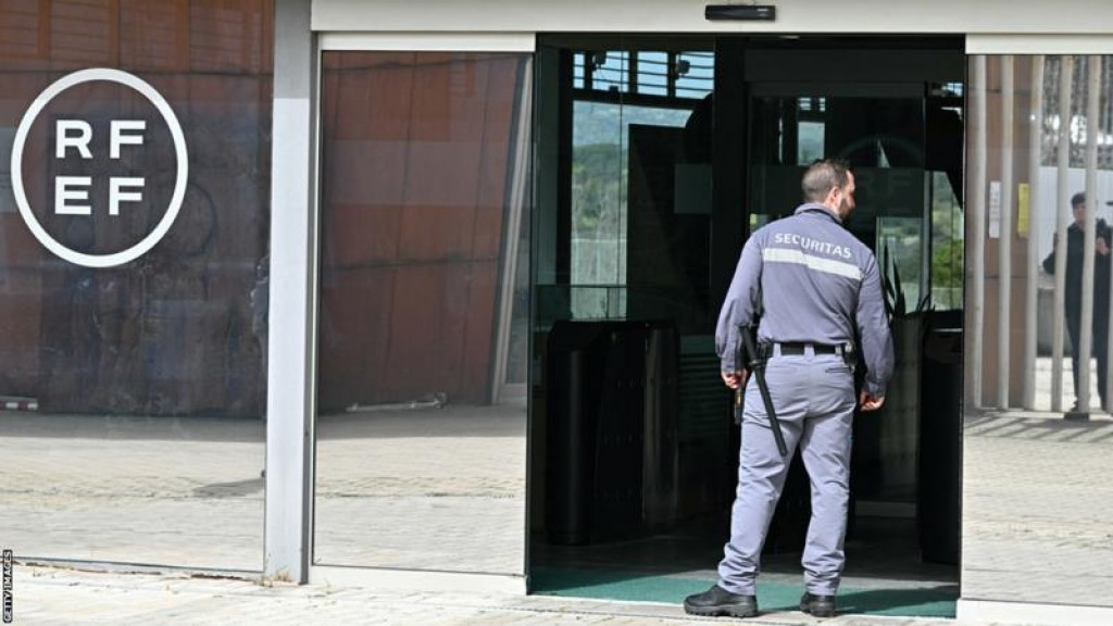 Spain football federation ge mai office ah fuluhun vadhejje