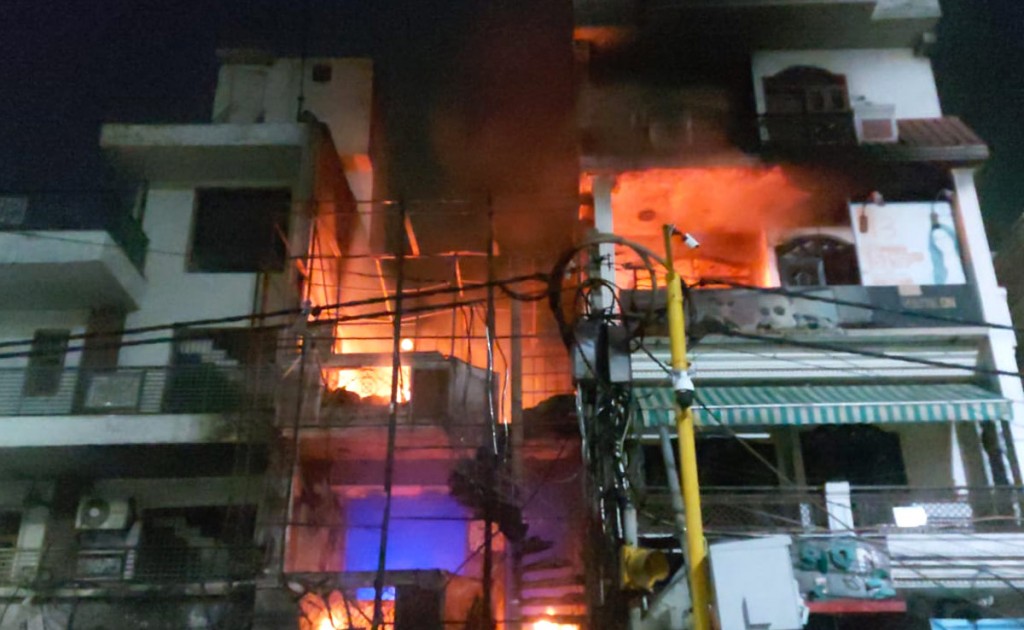 Delhi ge hospital eh gai roave 6 kudhin maruvejje