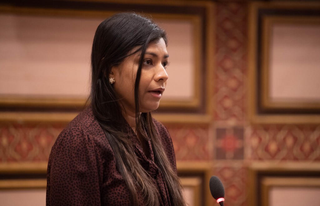 Alhugandumennah thaaeedhu kuraathee furassaarakoh anhenunnakee thunfuhikamah hadhaifi!