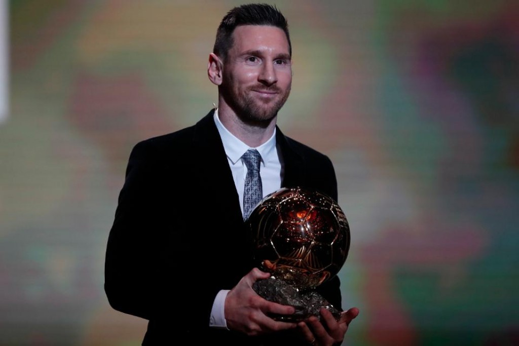 Dhen Ballon d'Or dheynee season ah balaigen, fandiyaarunge adhadhuves madhukoffi