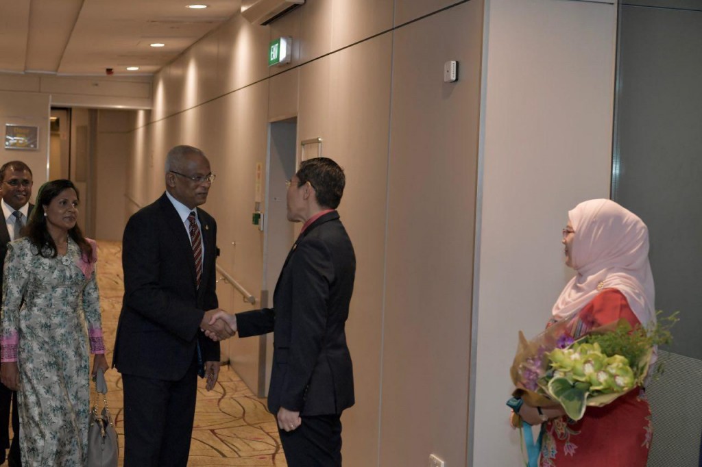President and First Lady arrive in Singapore on State Visit