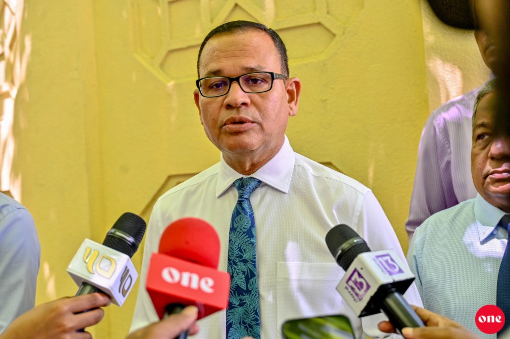 2 vana bureh thayyaaru vamun dhaairu, barulamaaneege salla thah kurun rangalheh noon: Adam Shareef