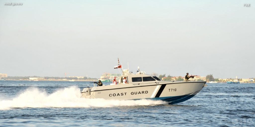 Fisherman being brought to Male’ after hook catches eye