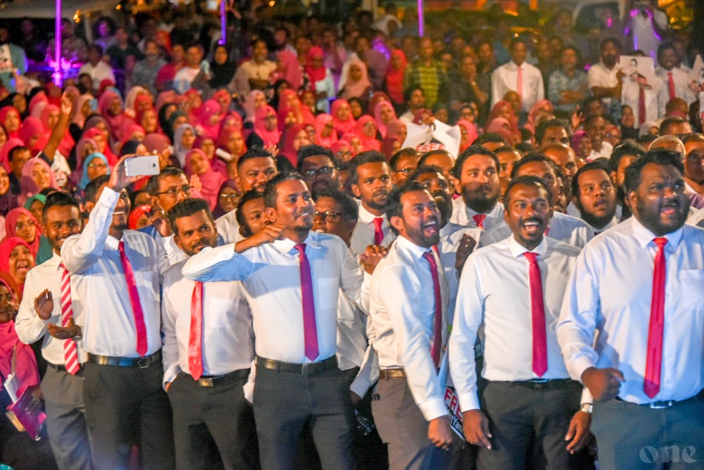Carnival sarahahdhugai idhikolhu jalsaa baavvan huhdha dheefi