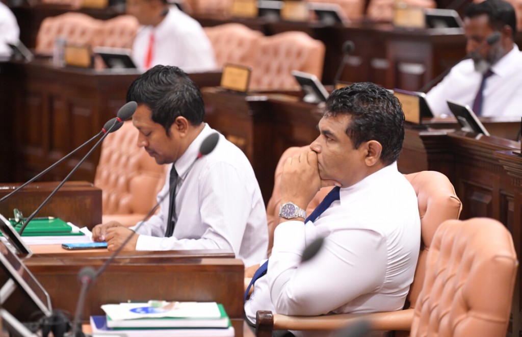 Muiz furathama kuran jehey kamakee kandu minivankoh sihrru sitee anburaa genaun: Bondey