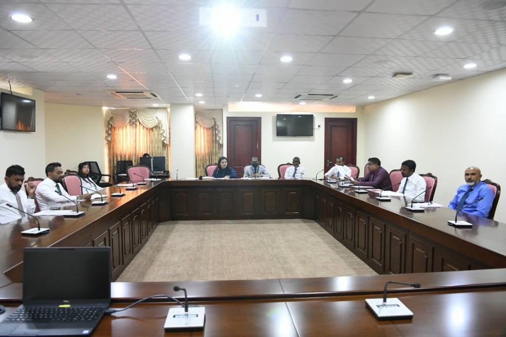 Anhenunge tharaggeeah masakkaiy kuraa Committee ge Memberun Office therey thibbai City council inn thalhuli massala Committeen balanee