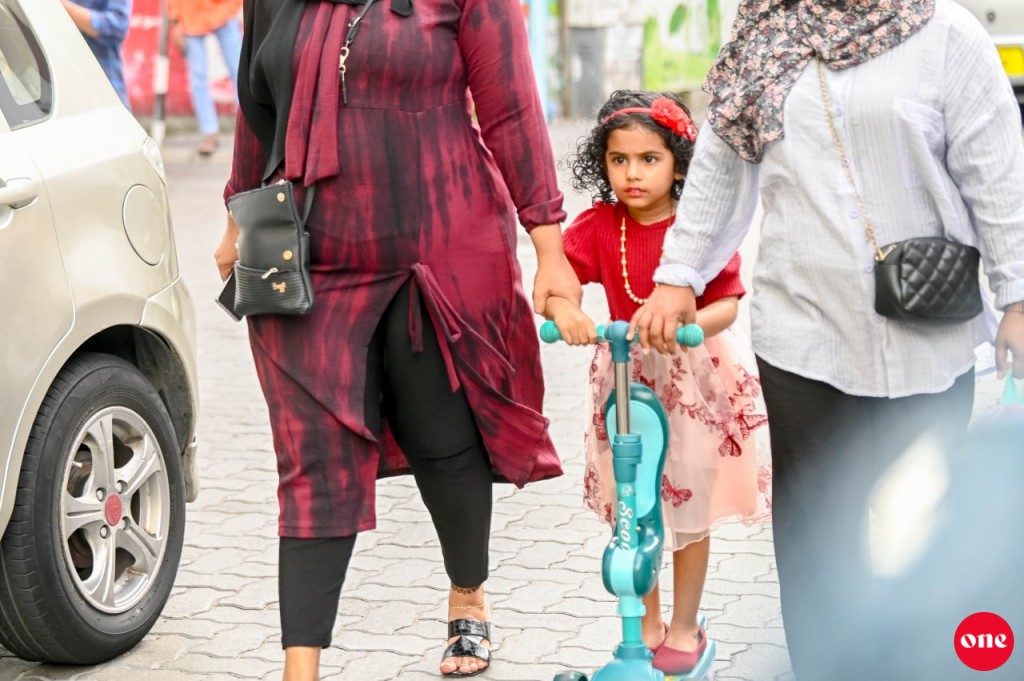 Minimun wage aai service chargege badhalu: Aaamdhanee ah ai badhalakun aailaathakuge haalathu ra'ngalhuvejje