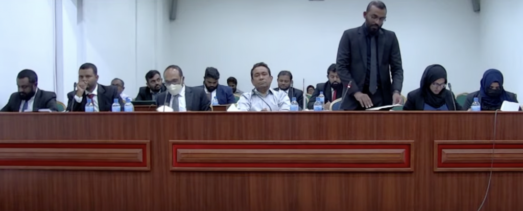 Yameen ge dhefaaee heki dhogu kuran hushahelhi aa hekithah balaigenfi