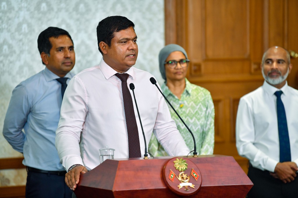Vazeefaain vakikuri mahssala: Court inn beyrun mahssala hahllu kuree kuree sarukaarun: Minister Ameen