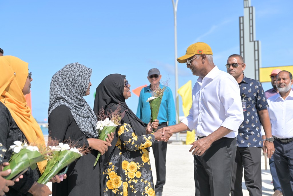Veyvashun Raees ah hoonu maruhaba eh