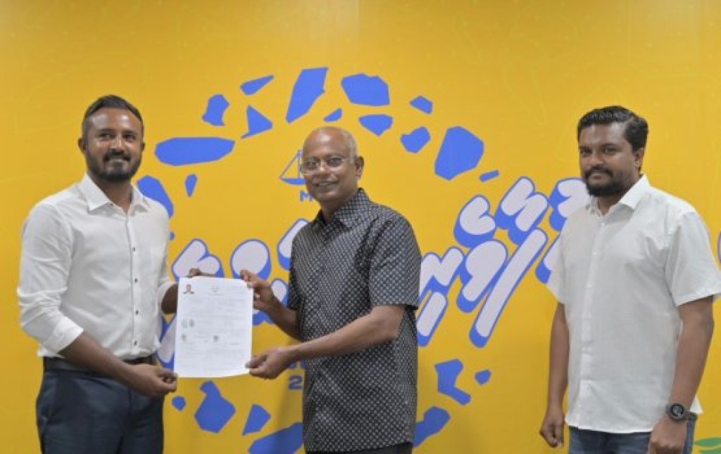 Hedhi dealge thafseelu Kulhudhuffushi Mayor ge dhulun, e'ee eh billion ge deal eh!