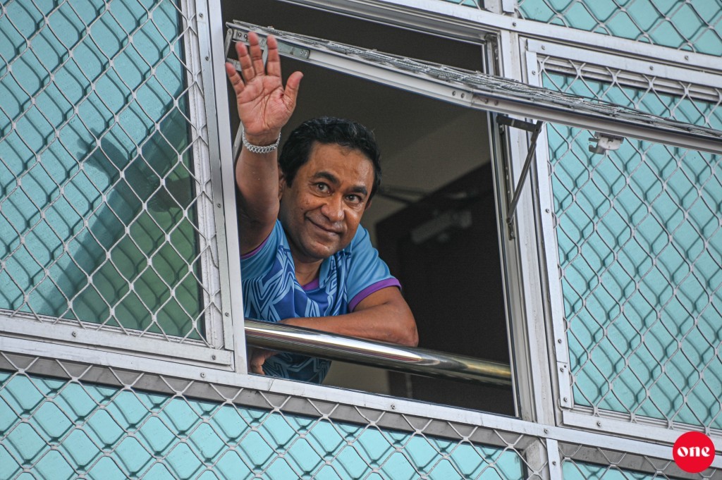 Supreme Court orders to seize recovery efforts of MVR 5 million from President Yameen