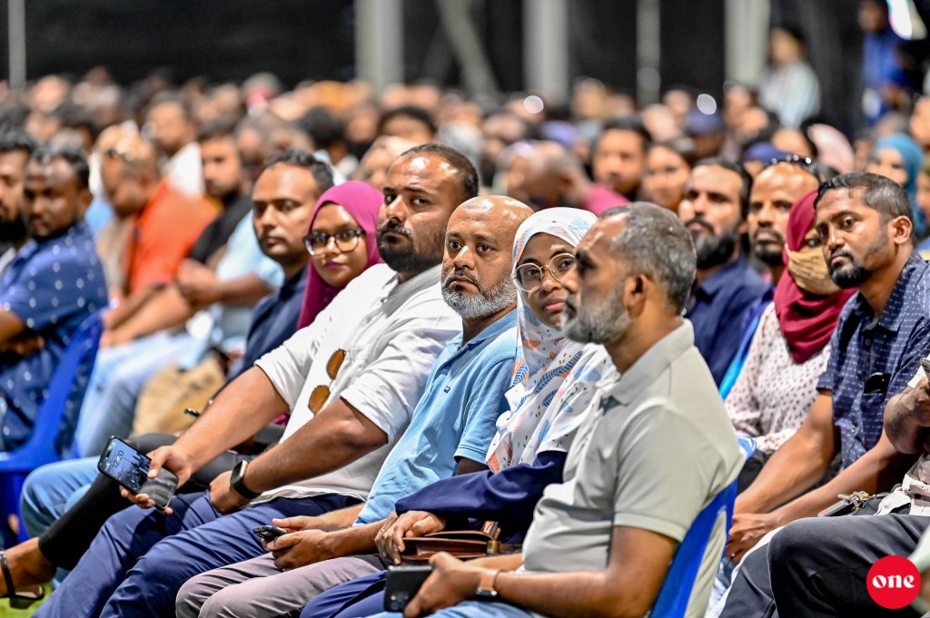 Male meehun: Mi aee ganathelhumah nimumeh, vannaane than libunee, dhen meehunaaves innan vee!