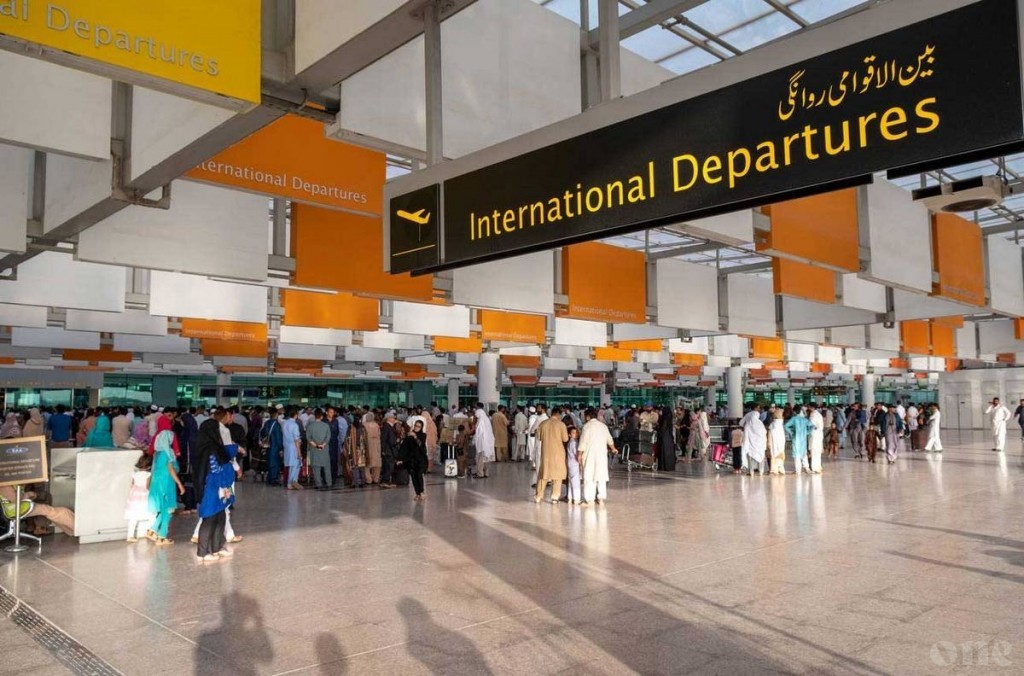 Six Maldivian medical students leaves from Pakistan with help from Foreign Ministry