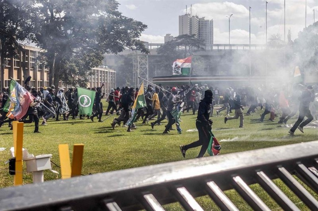 Kenya gai muzaahara kuraa meehun e'gaumuge majilis kuraa geygai hulhujahaifi