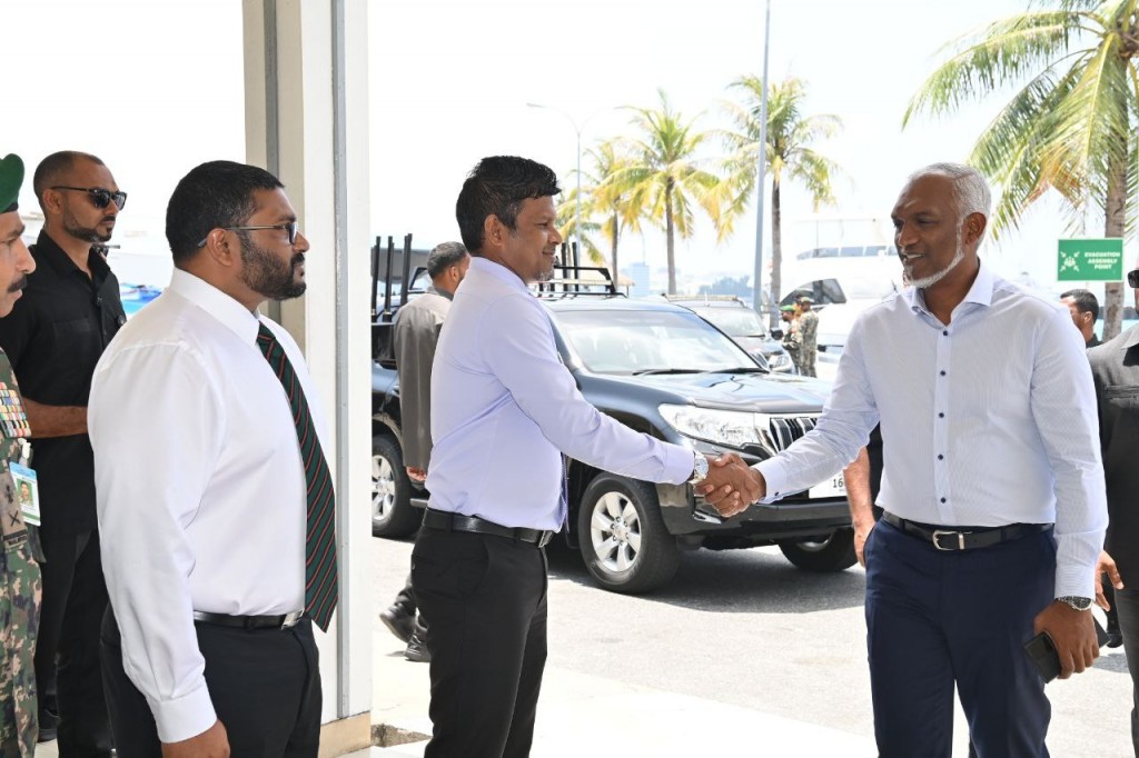 Medhu Raajje thereyge 3 atholhakah Raees furaavadaigenfi