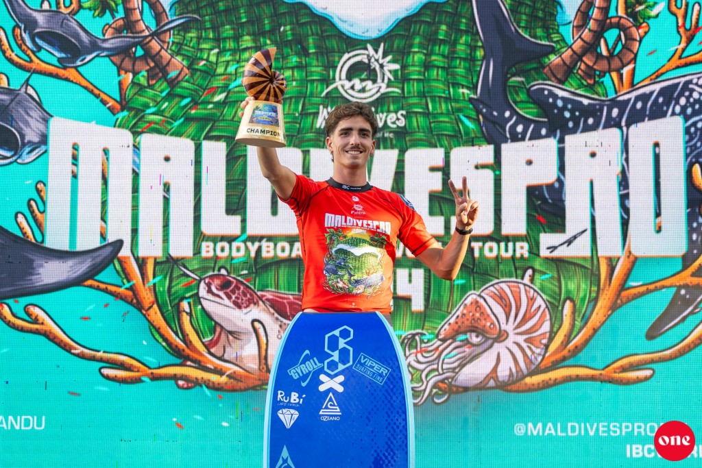 Bodyboarding ge dhuniyeyge champion kan hoadhee Visit Maldives Pro geves champion Armide