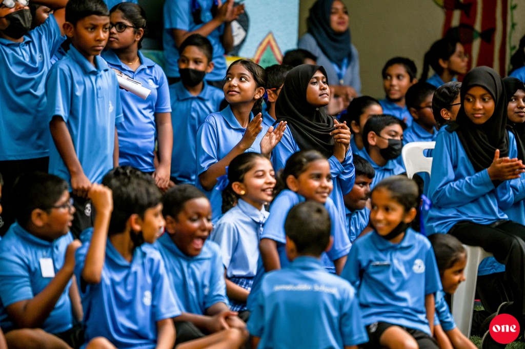 Rahrashun Male' ge School thakah badhaluvaan edhi 700 ahvureh gina form husha'halhaifi