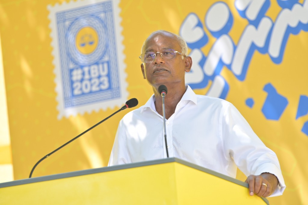 Raajjey ge mahuge agu kanda alhaanee dhivehin: Raees