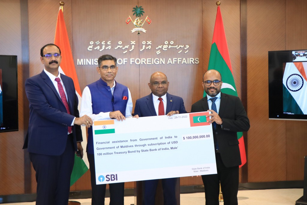 India in Raajje ah 100 million dollar ge loan eh dheefi